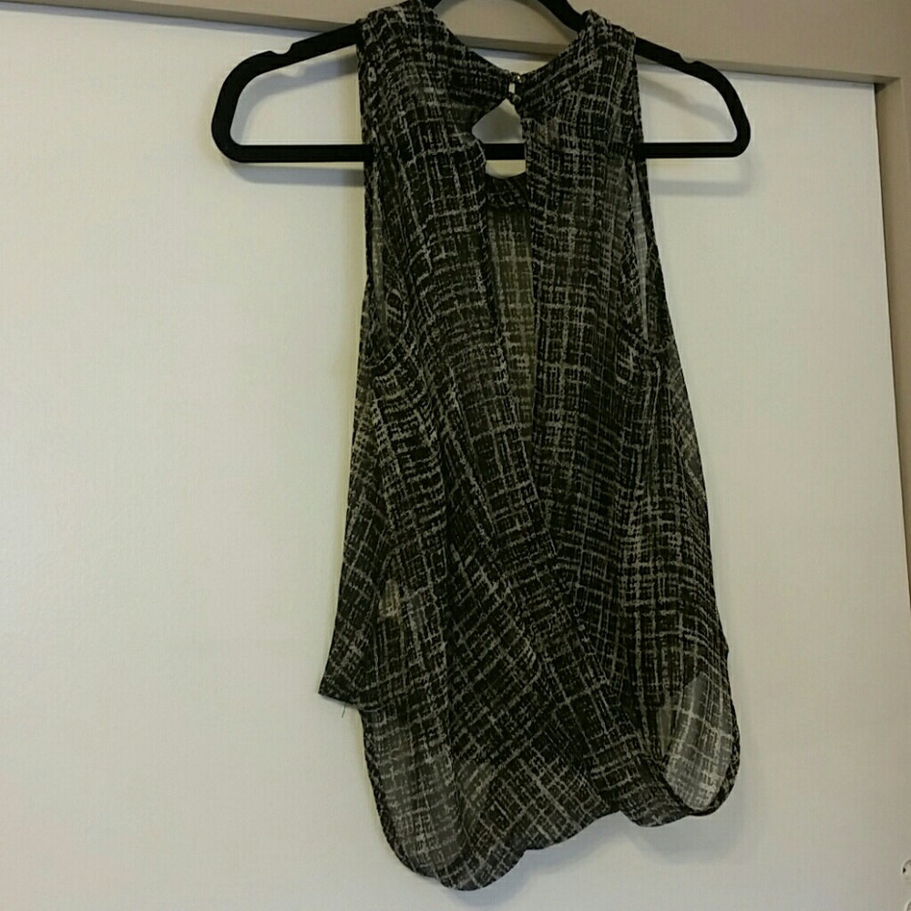 Fancy Flowy Top - Picture 3 of 4